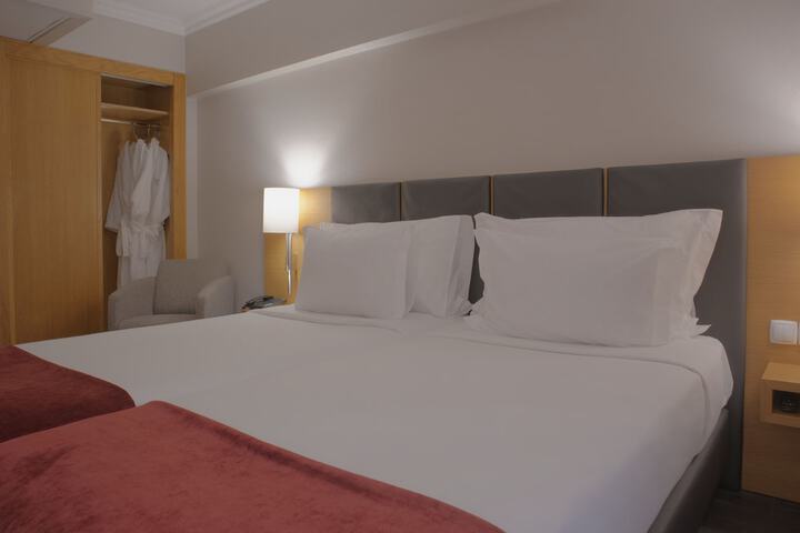Room 15 of 48