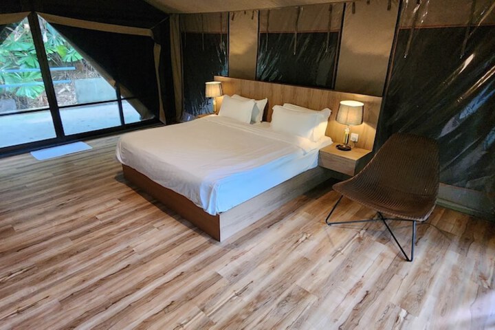 Room 11 of 36