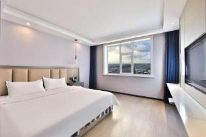 Room 4 of 6