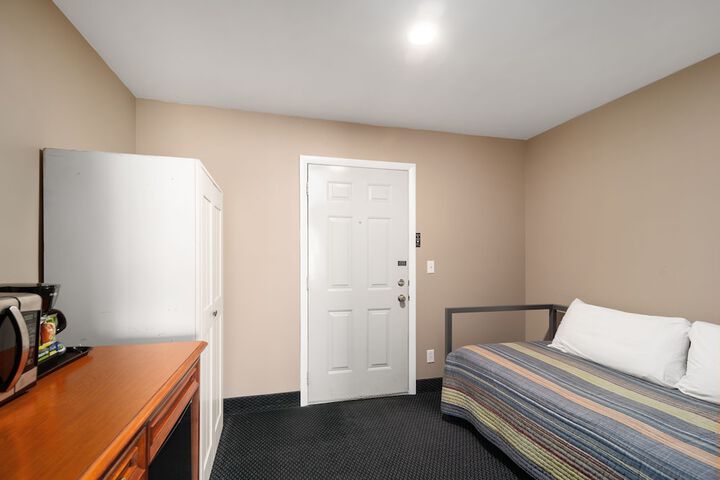 Room 11 of 39