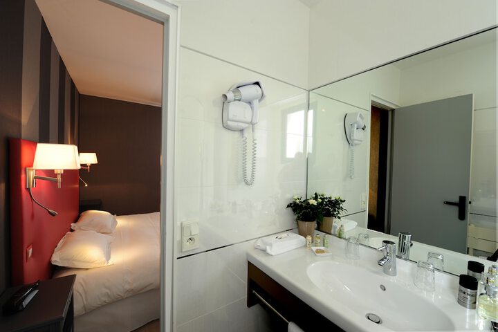 Room 30 of 50