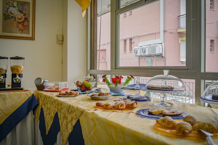 Breakfast/Coffee Service 42 of 76