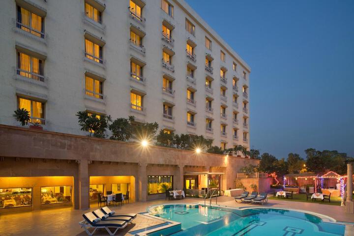 Pools & Facilities