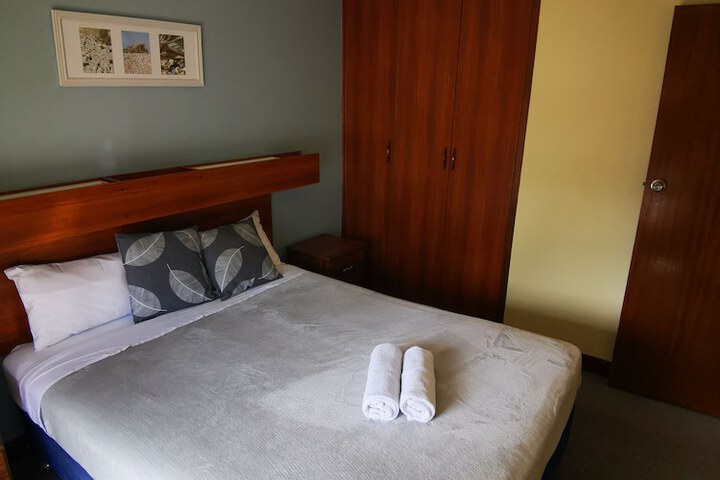 Room 9 of 26