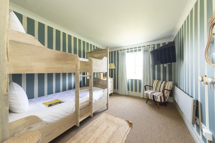 Room 28 of 122