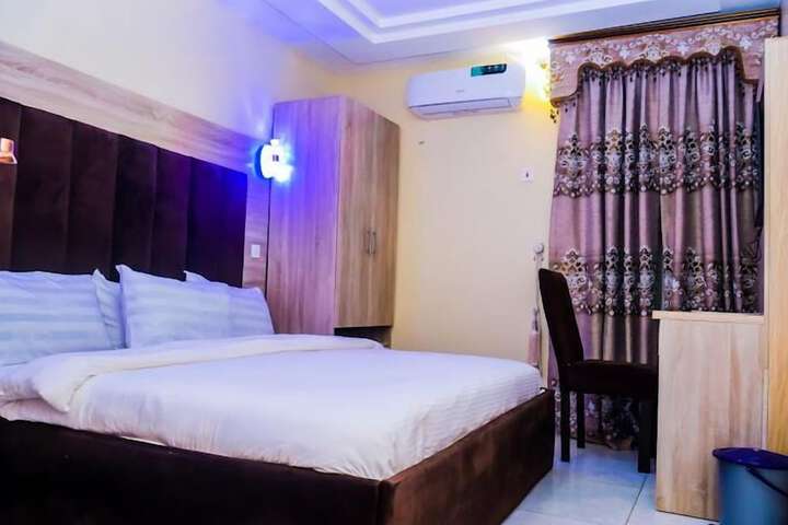 Room 6 of 46