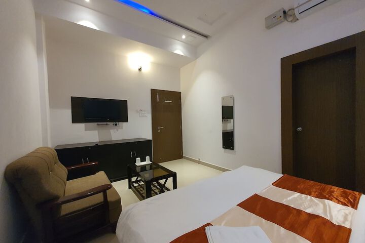 Room 12 of 35