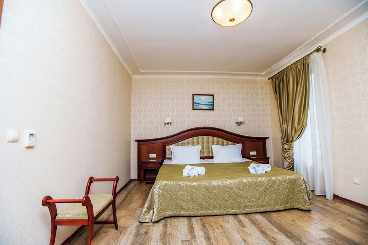 Room 25 of 97