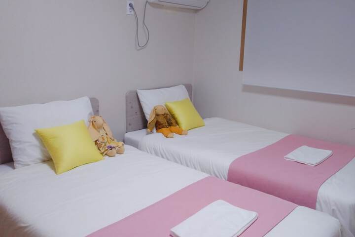 Room 2 of 44