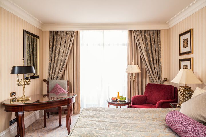 Room 4 of 158