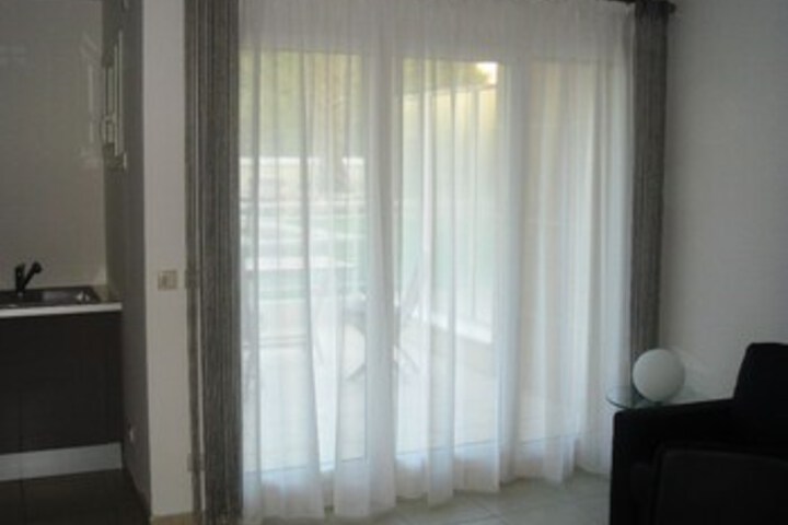 Room 5 of 10
