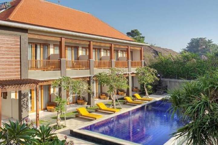 Hotel Pool