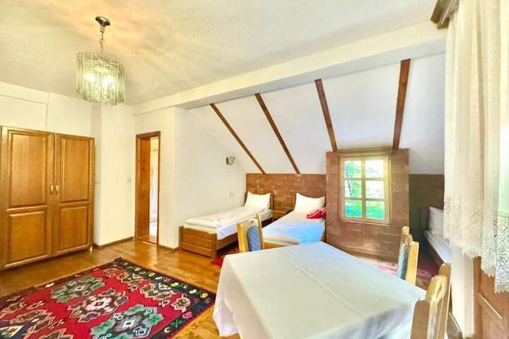 Room 4 of 57