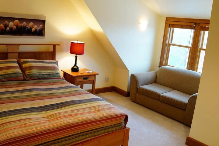 Room 10 of 19