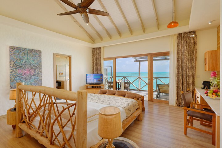 Room 4 of 220