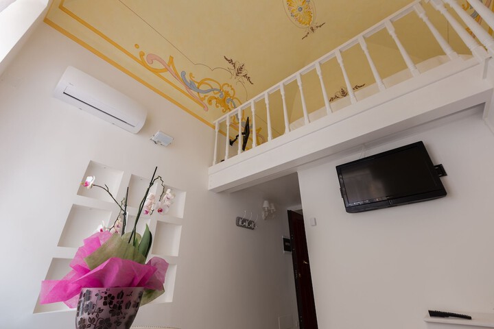Room 14 of 30