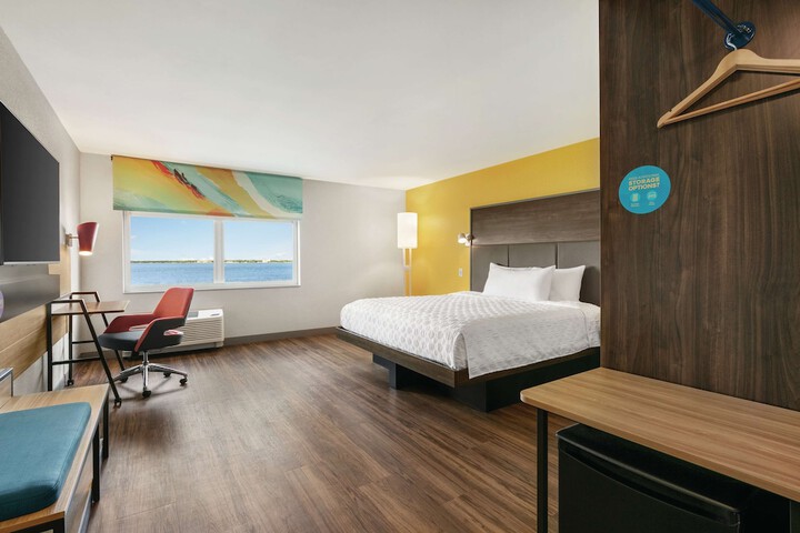 1 King Bed (13 of 13)