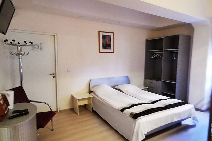 Room 12 of 40