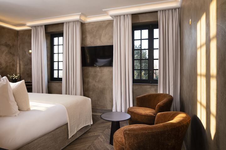 Room 10 of 46