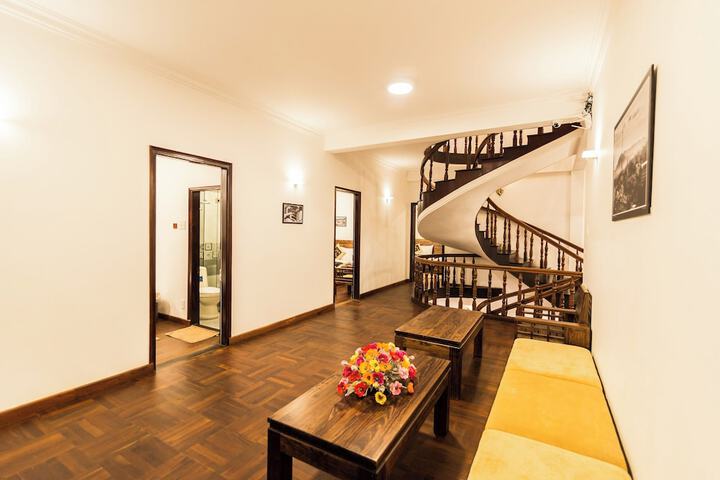 Ballroom/Hall 57 of 82