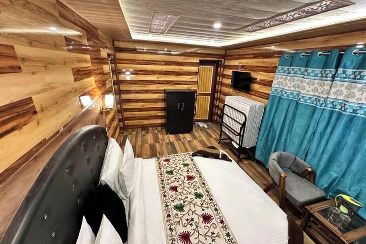 Room 3 of 14