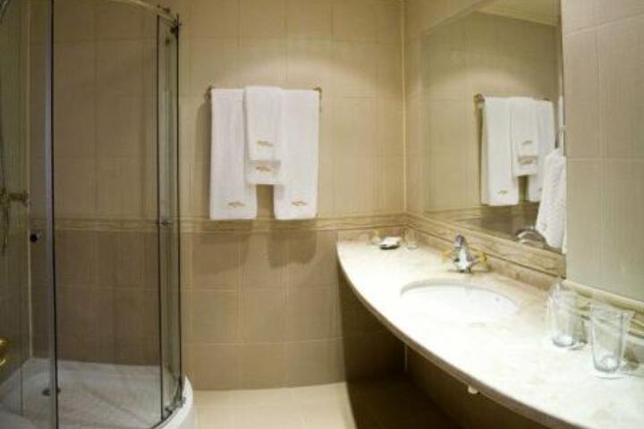 Room 2 of 5