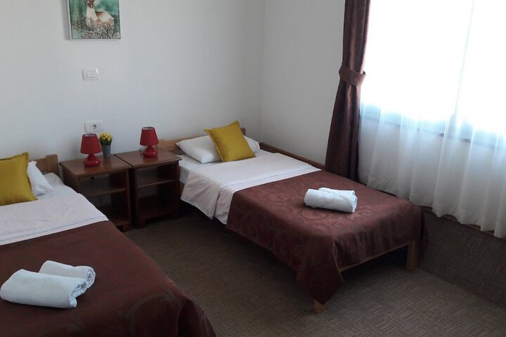 Room 11 of 30