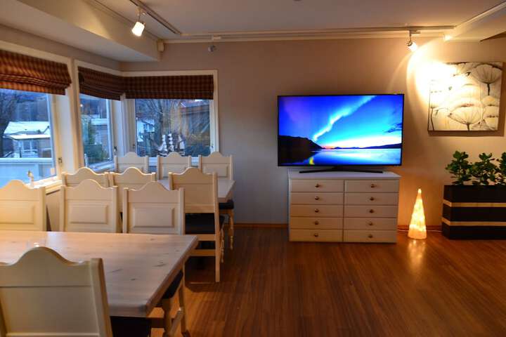 Room 6 of 38