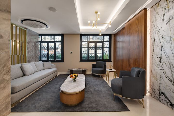 Lounge 42 of 50