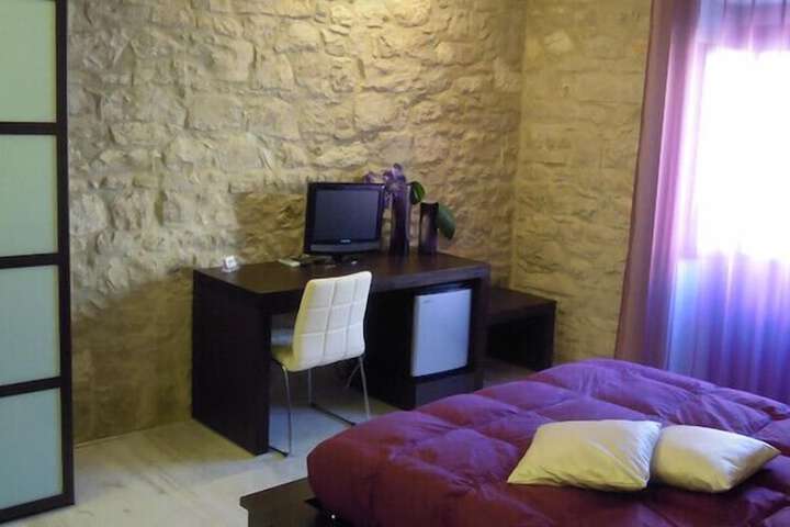 Room 6 of 50