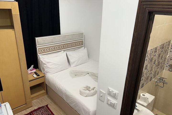 Room 22 of 62