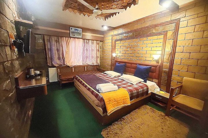 Room 4 of 13