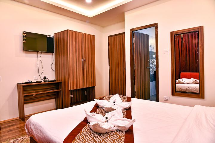 Room 10 of 14