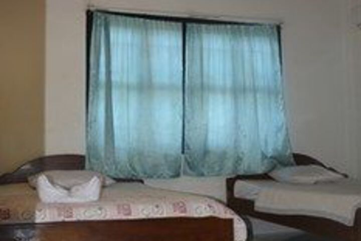Room 6 of 28