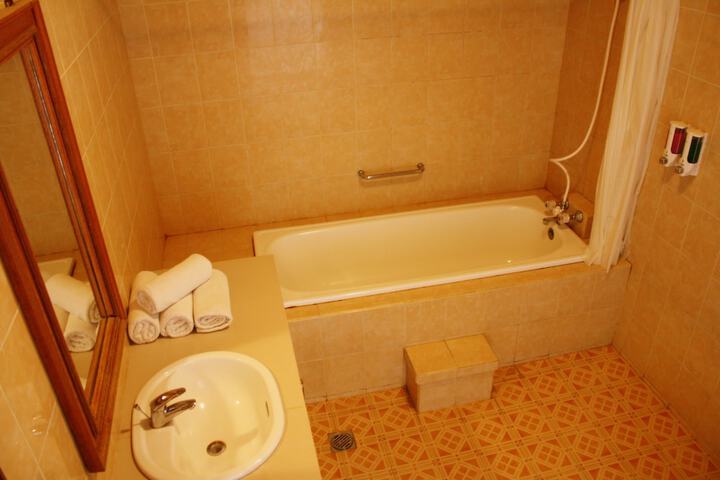 Room 40 of 103