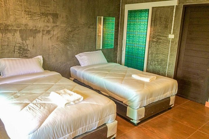 Room 6 of 15
