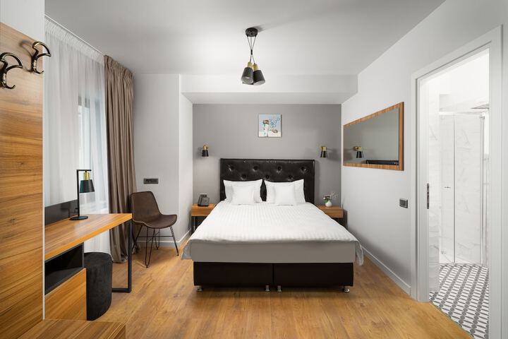 Room 16 of 48