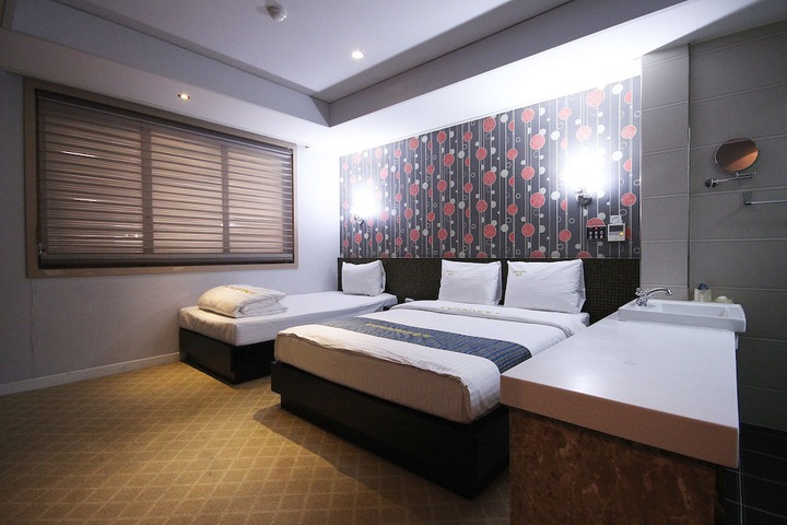 Room 15 of 52