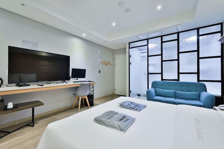 Room 4 of 34
