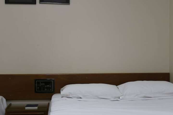 Room 41 of 183