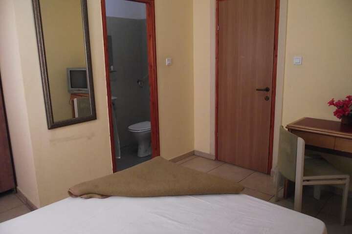 Room 6 of 19