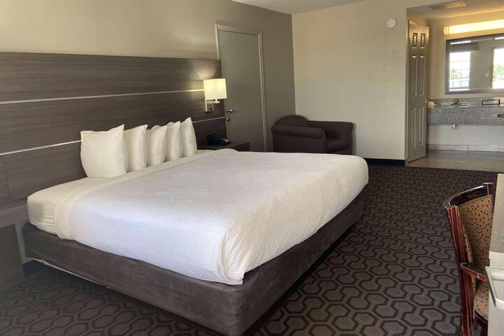 2 Queen Beds (1 of 20)