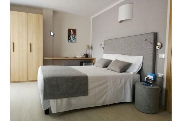 Room 10 of 38