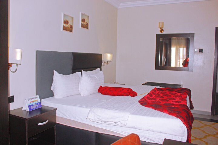 Room 19 of 93