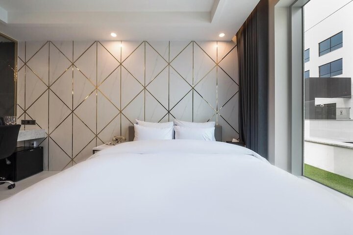 Room 5 of 42