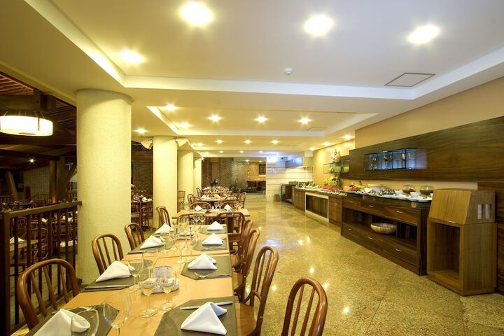 Dining 36 of 50