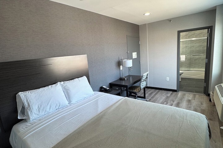 Room 9 of 14