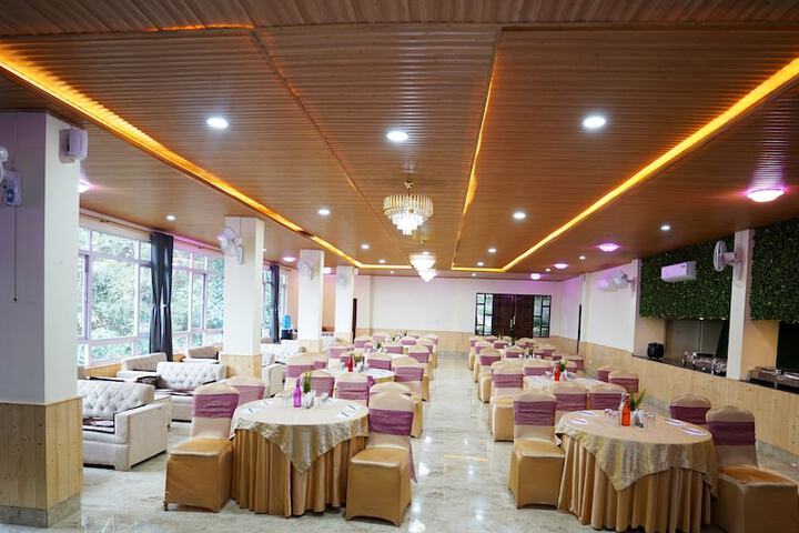 Ballroom/Hall 45 of 51