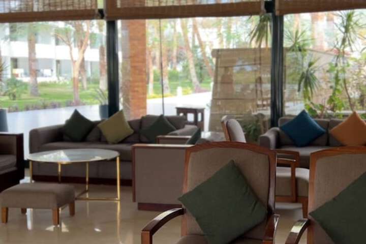 Entrance & Lobby