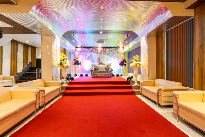 Ballroom/Hall 37 of 45